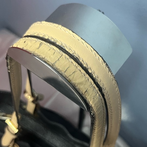 Authentic Michael Kors Purse!!! #0122b - Picture 8 of 13